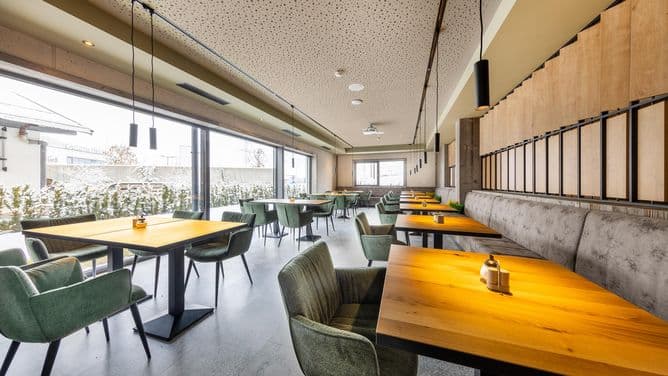 PEOPLE'S Hotel 4