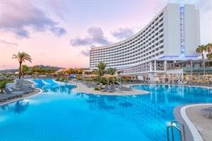 Akti Imperial Hotel en Convention Center Dolce by Wyndham, foto 1