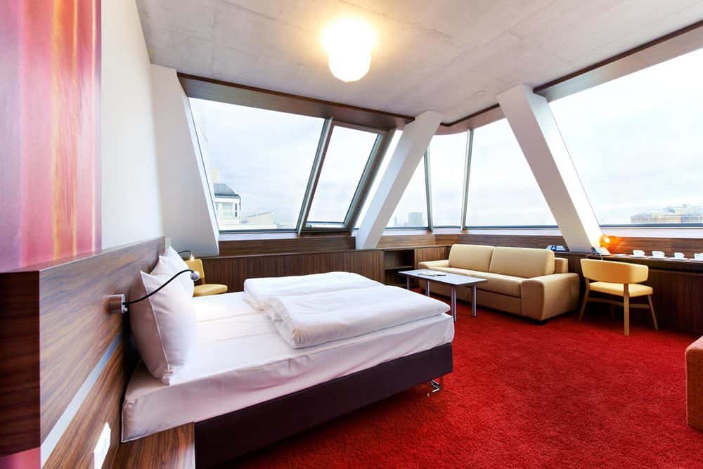 SIMM's Hotel