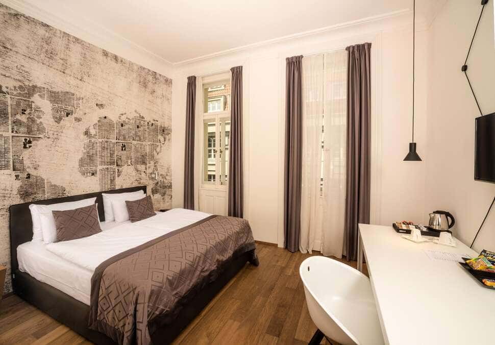 Hotel Golden Crown