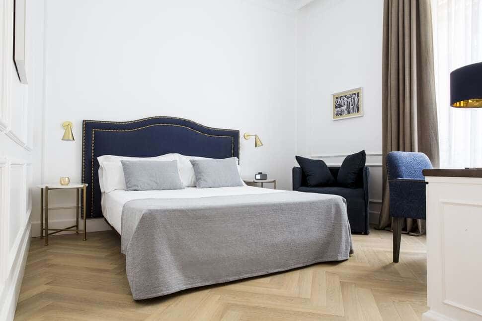 Midmost hotel