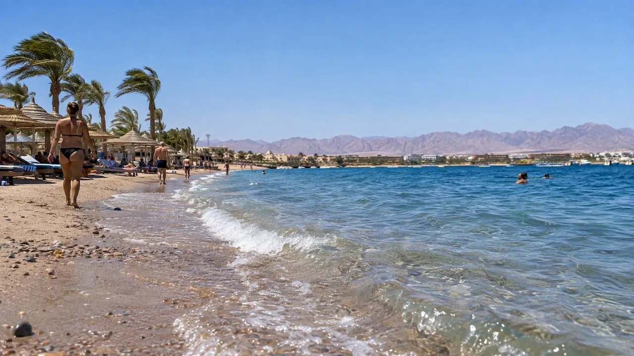 Windrimpels aan de Egyptische kust van de Rode Zee